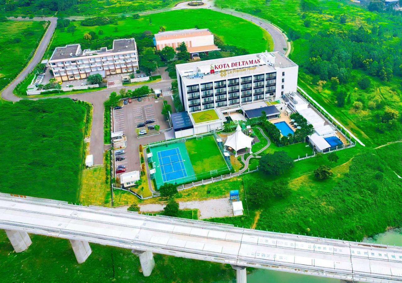 Le Premier Hotel Deltamas Чікаранґ Екстер'єр фото
