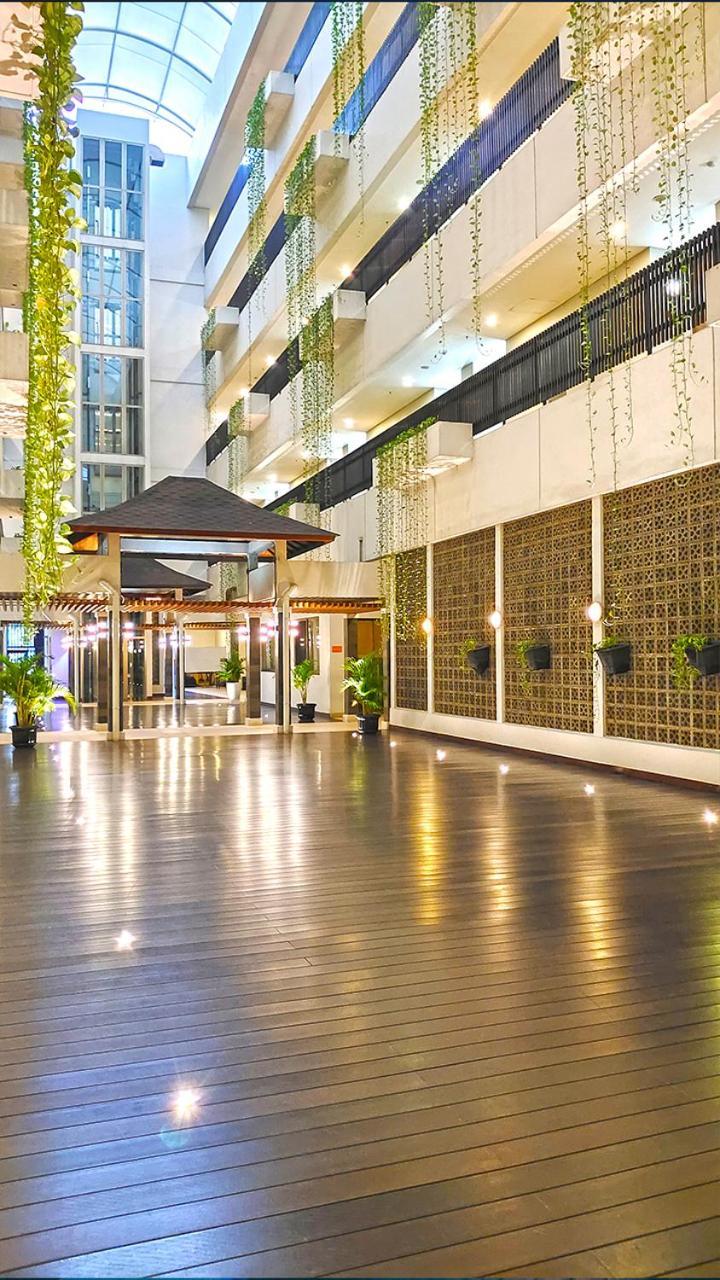 Le Premier Hotel Deltamas Чікаранґ Екстер'єр фото